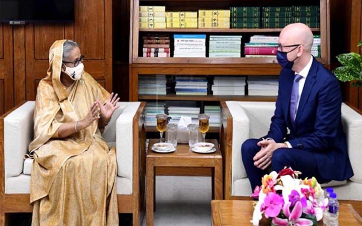 প্রধানমন্ত্রীর সাথে ইইউ’র রাষ্ট্রদূতের সাক্ষাৎ